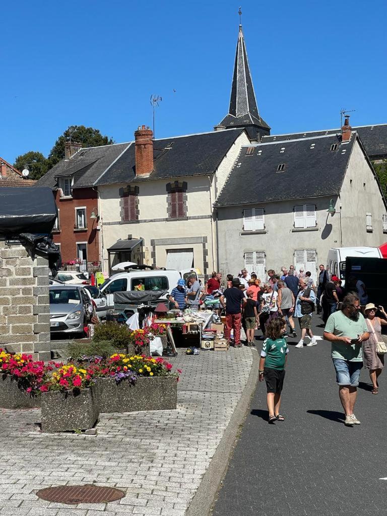 Le Chateau Giat Exterior photo